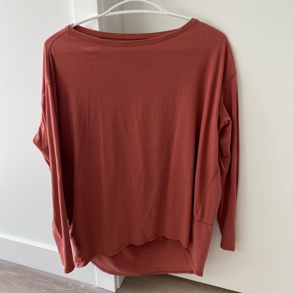 Lululemon Back In Action long sleeve